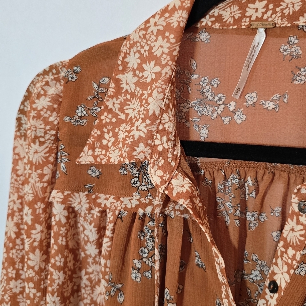 Free People Serena Rust Floral Patchwork Bell Sleeve Button Front Top 70s, Sz XS - Picture 4 of 10